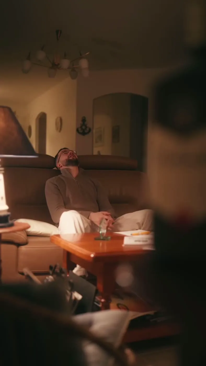 Film vertical d'Antoine Grimaud — Vers de nouveaux horizons.