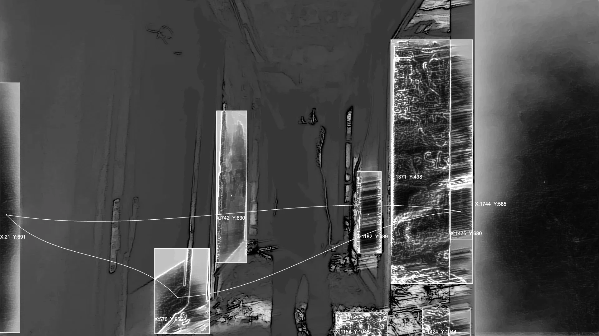 Clip « deathriviera » de Nverlate — architecture monochrome traversée de relevés graphiques.